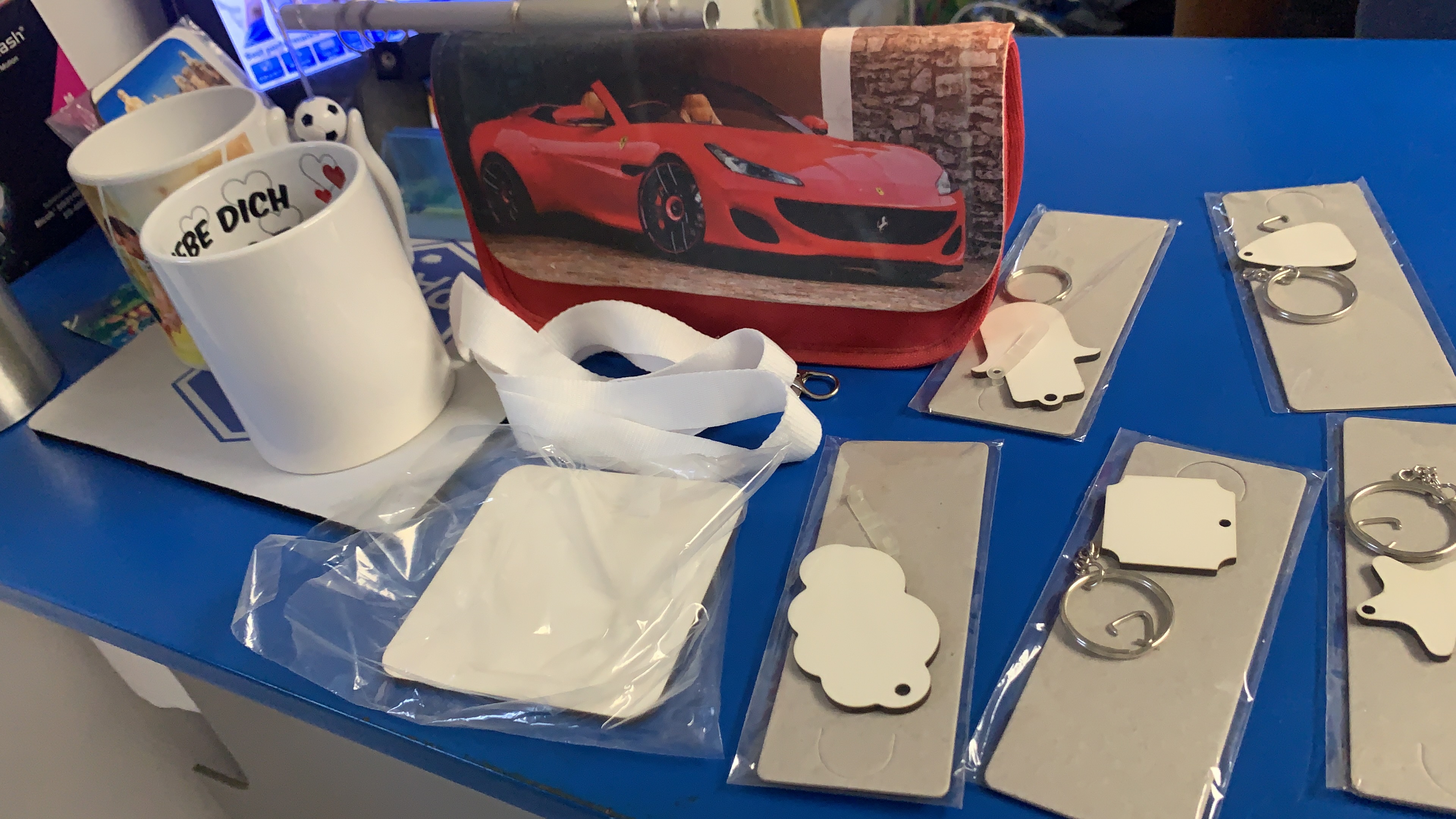 imagen de un taxi usando vinilos realizados por rotulos Las Palmas