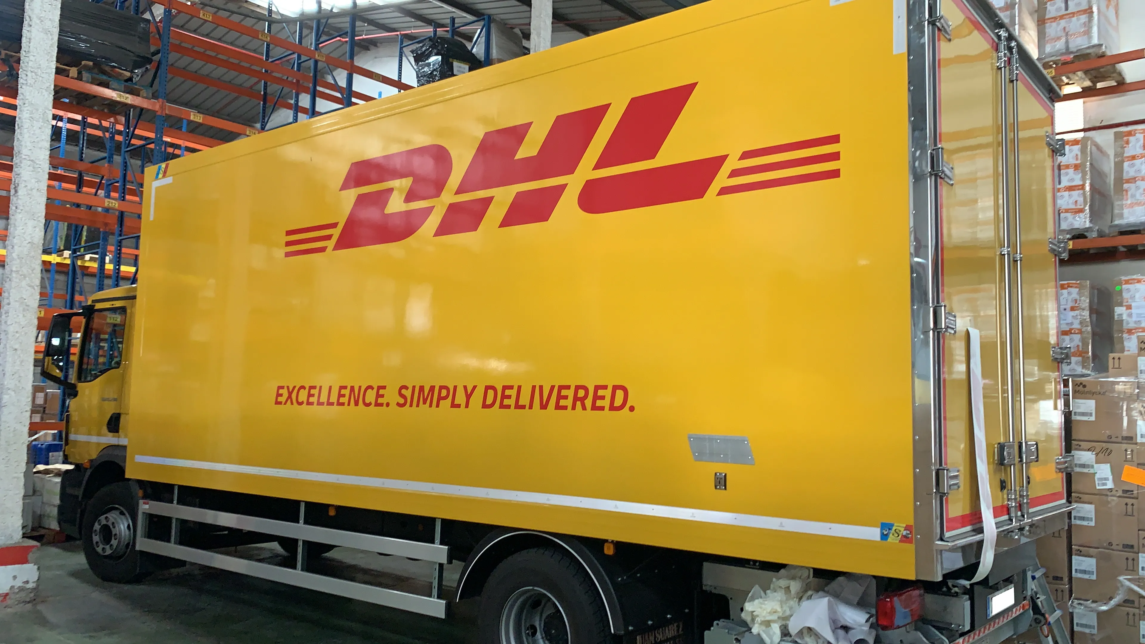 imagen de un taxi usando vinilos realizados por rotulos Las Palmas